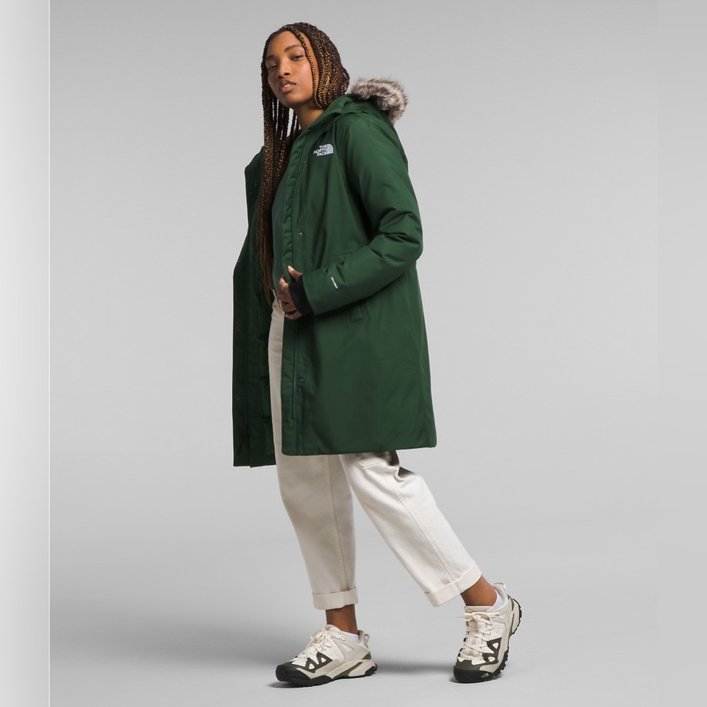 New with Tags! Women’s Arctic Parka in Pine Needle size small
